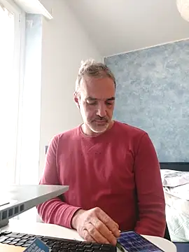 Snapshot of Marcolino183 chatting on November 7, 9:03 am Marcolino183 online show from November 7, 9:03 am