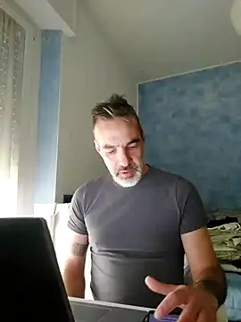 Snapshot of Marcolino183 chatting on February 7, 2:47 pm Marcolino183 online show from February 7, 2:47 pm