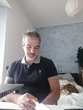 Snapshot of Marcolino183 chatting on December 4, 8:24 am Marcolino183 online show from December 4, 8:24 am