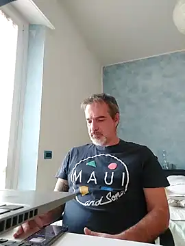 Snapshot of Marcolino183 chatting on January 7, 8:41 am Marcolino183 online show from January 7, 8:41 am