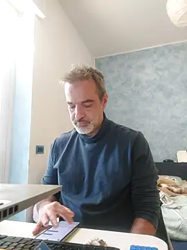 Snapshot of Marcolino183 chatting on November 27, 8:37 am Marcolino183 online show from November 27, 8:37 am