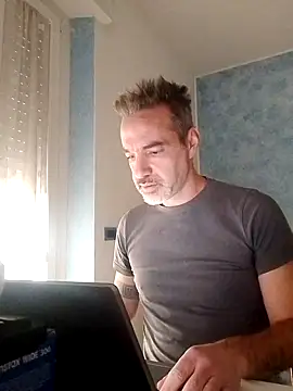 Snapshot of Marcolino183 chatting on February 17, 9:56 am Marcolino183 online show from February 17, 9:56 am