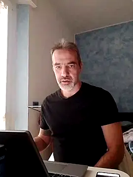 Snapshot of Marcolino183 chatting on February 11, 10:36 am Marcolino183 online show from February 11, 10:36 am