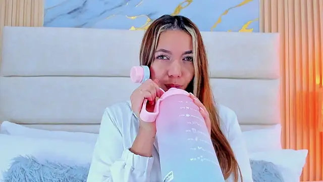 Mia Malkovaa  online show from May 29, 1:39 pm