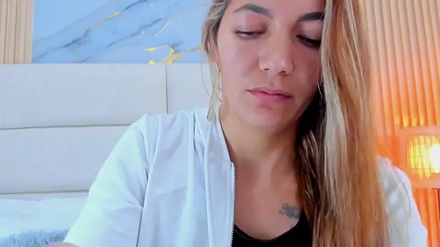 Snapshot of Mia_Malkovaa_ chatting on June 4, 1:05 pm Mia Malkovaa online show from June 4, 1:05 pm