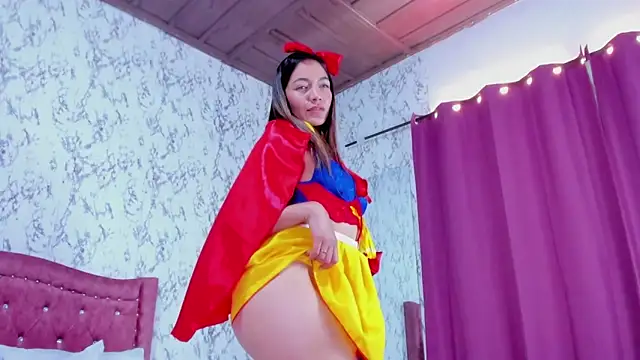 Mia Malkovaa  online show from October 31, 4:25 pm