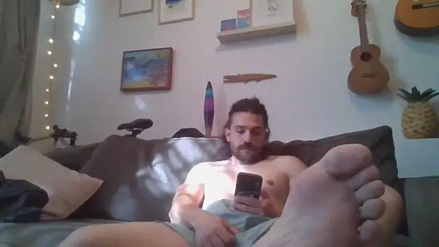 Snapshot of Mclozzz chatting on July 7, 7:23 am Mclozzz online show from July 7, 7:23 am