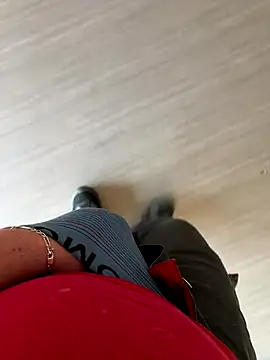 Snapshot of lescoquin2215 chatting on January 6, 10:41 am lescoquin2215 online show from January 6, 10:41 am