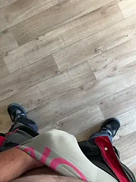 Snapshot of lescoquin2215 chatting on October 6, 1:45 pm lescoquin2215 online show from October 6, 1:45 pm