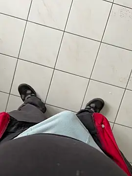 Snapshot of lescoquin2215 chatting on November 21, 8:35 am lescoquin2215 online show from November 21, 8:35 am