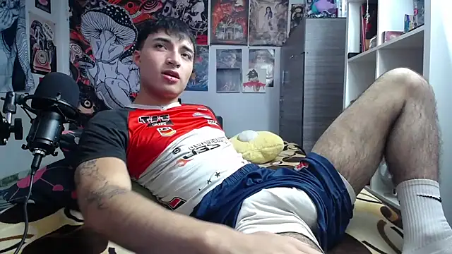 dylan fun18 online show from April 4, 9:10 pm