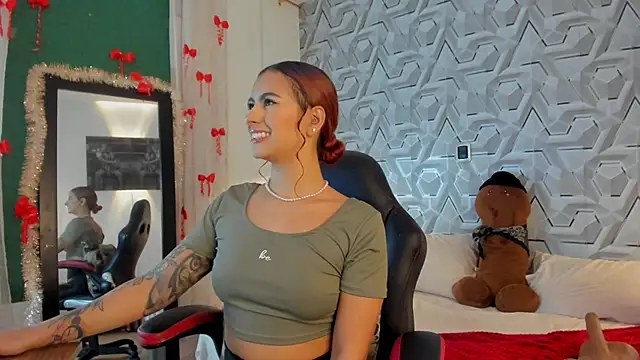 Sophiee Hill online show from January 14, 6:17 am