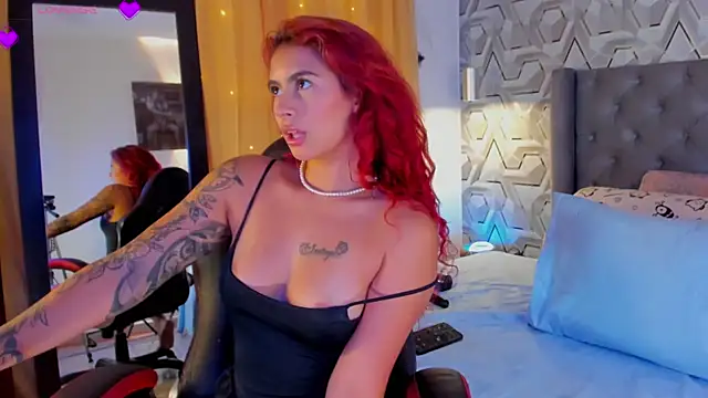 Sophiee Hill online show from September 25, 7:09 pm