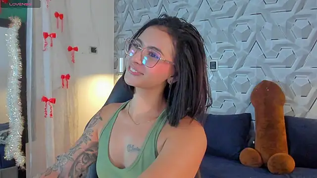 Sophiee Hill online show from March 21, 7:09 am