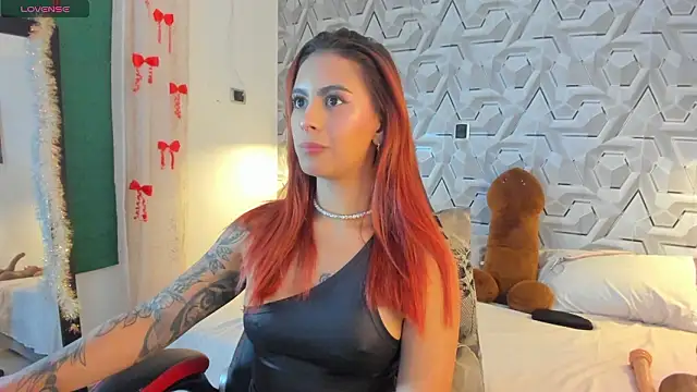 Sophiee Hill online show from February 9, 6:33 am