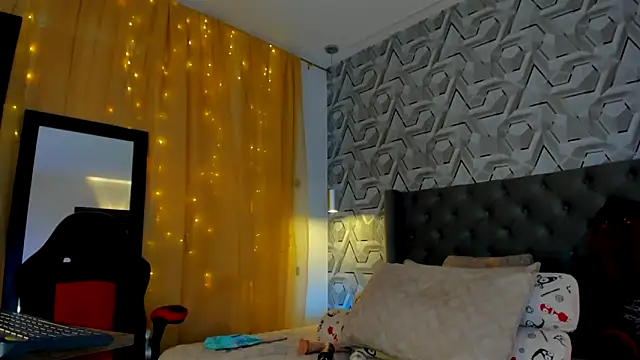 Sophiee Hill online show from September 12, 9:03 pm