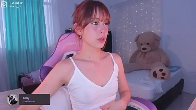 Snapshot of alice_guerin_ chatting on March 8, 9:29 pm alice guerin online show from March 8, 9:29 pm