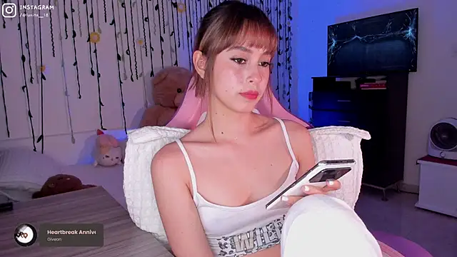 Snapshot of alice_guerin_ chatting on January 12, 5:34 am alice guerin online show from January 12, 5:34 am