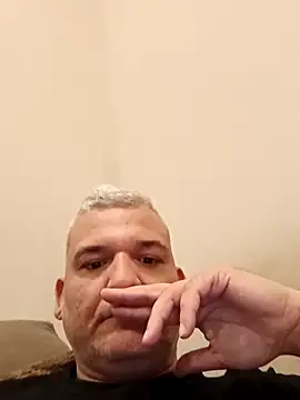 Snapshot of Holaluz2 chatting on November 19, 5:46 pm Holaluz2 online show from November 19, 5:46 pm