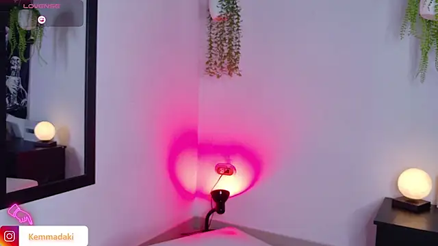 Snapshot of kemmadakii chatting on November 19, 10:43 pm kemmadakii online show from November 19, 10:43 pm