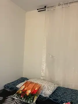 WhiteWomen online show from December 3, 1:06 am