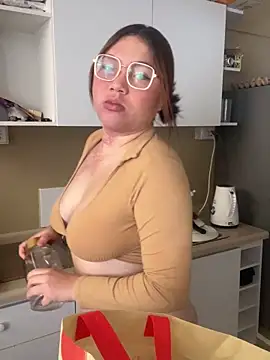 WhiteWomen online show from November 2, 5:29 pm