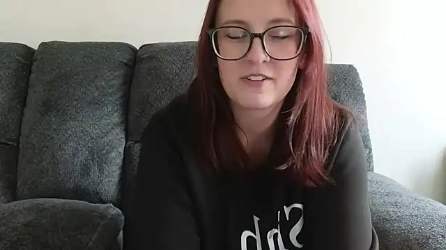 TheBustyHouseWife online show from December 4, 5:45 pm