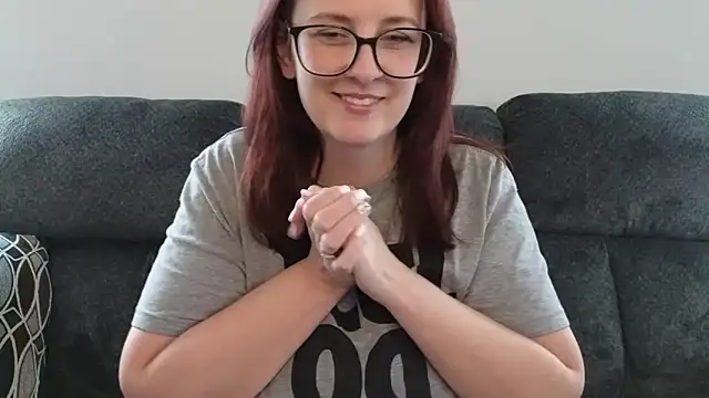 TheBustyHouseWife online show from December 5, 5:33 pm