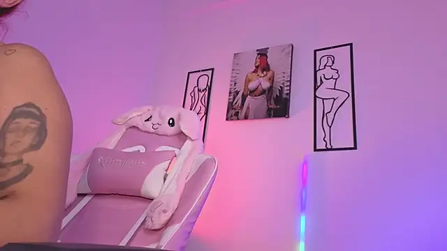 Snapshot of ashlyrey-1 chatting on December 16, 12:15 am ashlyrey-1 online show from December 16, 12:15 am