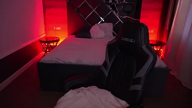 MirandaWong online show from October 25, 5:17 am