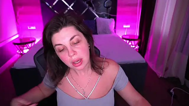 MirandaWong online show from October 13, 5:53 am