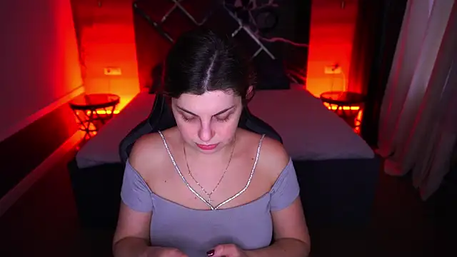 MirandaWong online show from November 5, 6:49 am