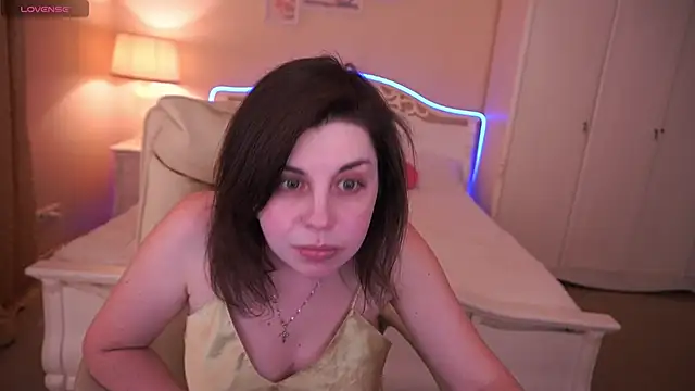 MirandaWong online show from February 24, 6:49 am