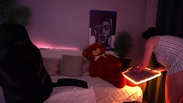 MirandaWong online show from April 2, 5:14 am