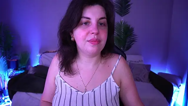 MirandaWong online show from March 28, 6:03 am