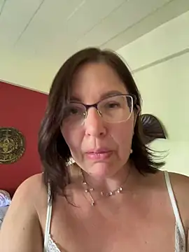 Snapshot of B_Bonya_m chatting on February 5, 3:57 am B Bonya m online show from February 5, 3:57 am