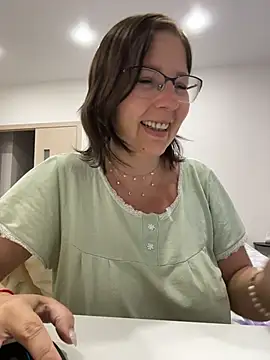 Snapshot of B_Bonya_m chatting on February 12, 3:28 am B Bonya m online show from February 12, 3:28 am