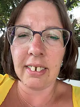 Snapshot of B_Bonya_m chatting on February 15, 8:44 am B Bonya m online show from February 15, 8:44 am