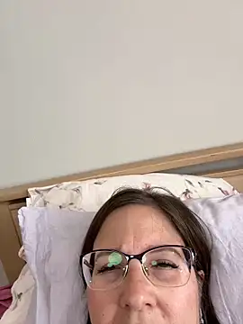 Snapshot of B_Bonya_m chatting on March 10, 8:28 am B Bonya m online show from March 10, 8:28 am