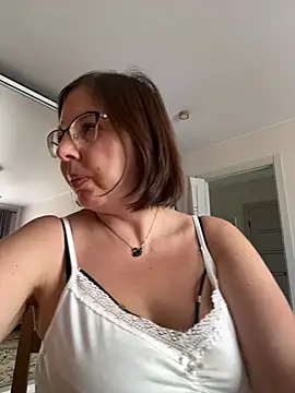 Snapshot of B_Bonya_m chatting on March 18, 8:06 am B Bonya m online show from March 18, 8:06 am