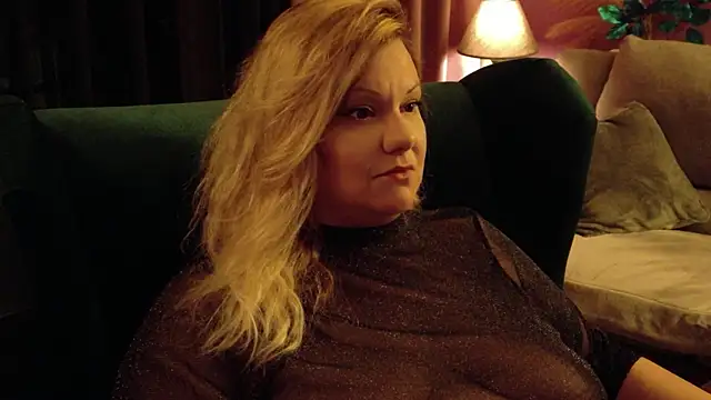 Snapshot of GoddessSade chatting on July 14, 9:21 pm GoddessSade online show from July 14, 9:21 pm