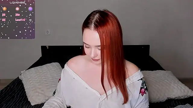 Snapshot of LittleKiitten chatting on December 4, 2:42 pm LittleKiitten online show from December 4, 2:42 pm