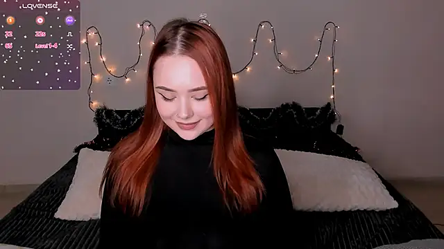 Snapshot of LittleKiitten chatting on December 21, 2:58 pm LittleKiitten online show from December 21, 2:58 pm