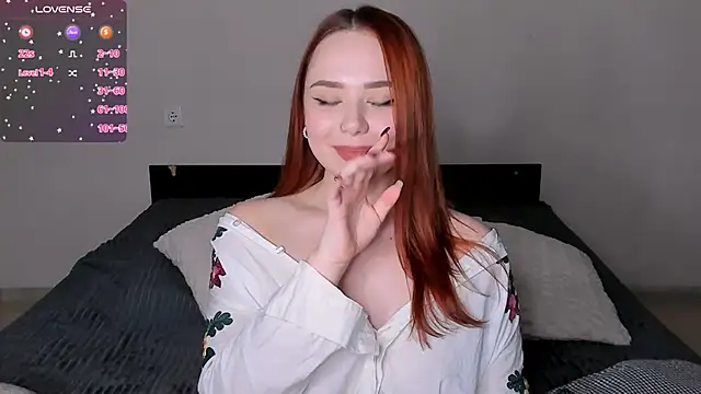 Snapshot of LittleKiitten chatting on December 8, 2:41 pm LittleKiitten online show from December 8, 2:41 pm
