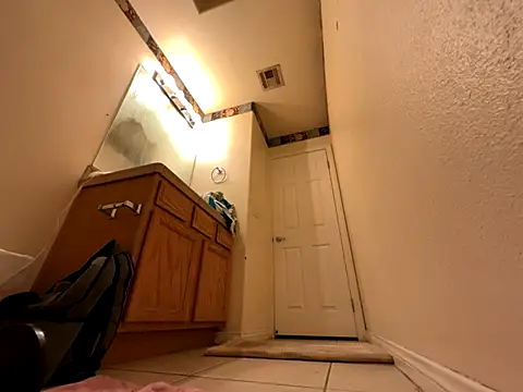 Snapshot of Johndoe2292 chatting on December 23, 7:07 am Johndoe2292 online show from December 23, 7:07 am