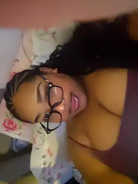 vic pretynhaa online show from February 11, 6:52 pm