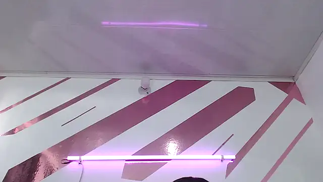 Snapshot of Kitten_Hot_ chatting on February 5, 9:10 pm Kitten Hot online show from February 5, 9:10 pm