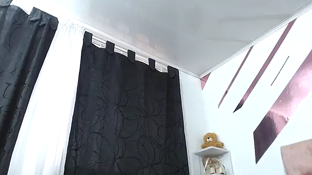 Snapshot of Kitten_Hot_ chatting on October 23, 10:19 pm Kitten Hot online show from October 23, 10:19 pm