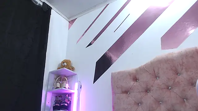 Snapshot of Kitten_Hot_ chatting on October 2, 1:20 am Kitten Hot online show from October 2, 1:20 am