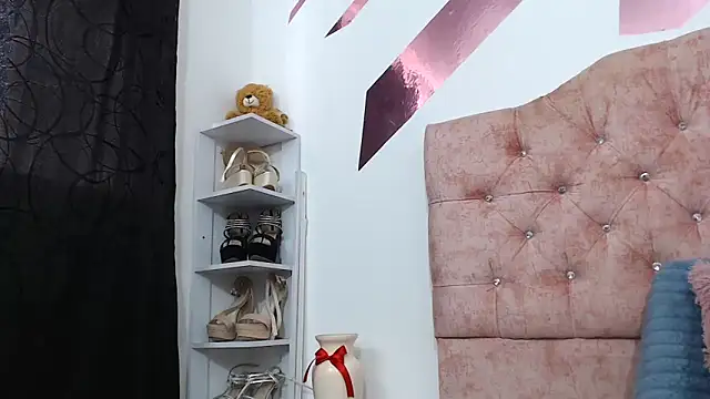 Snapshot of Kitten_Hot_ chatting on October 11, 11:33 am Kitten Hot online show from October 11, 11:33 am